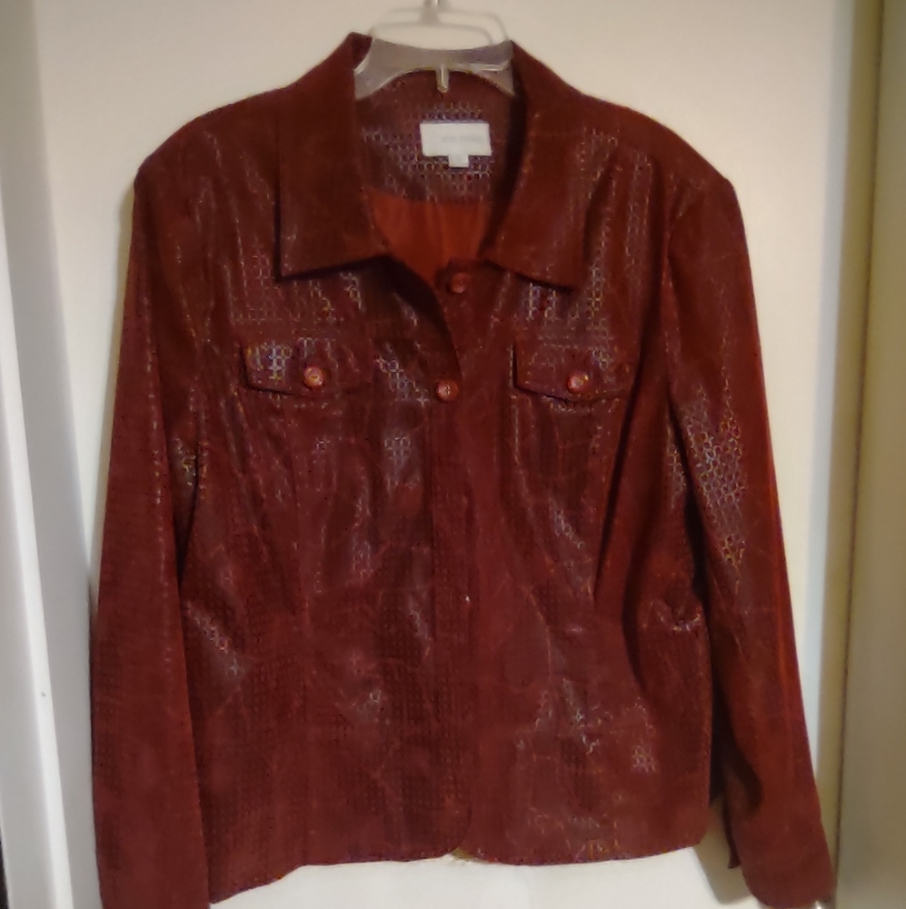 5/$35  Erin London burgundy geometric velvet shirt